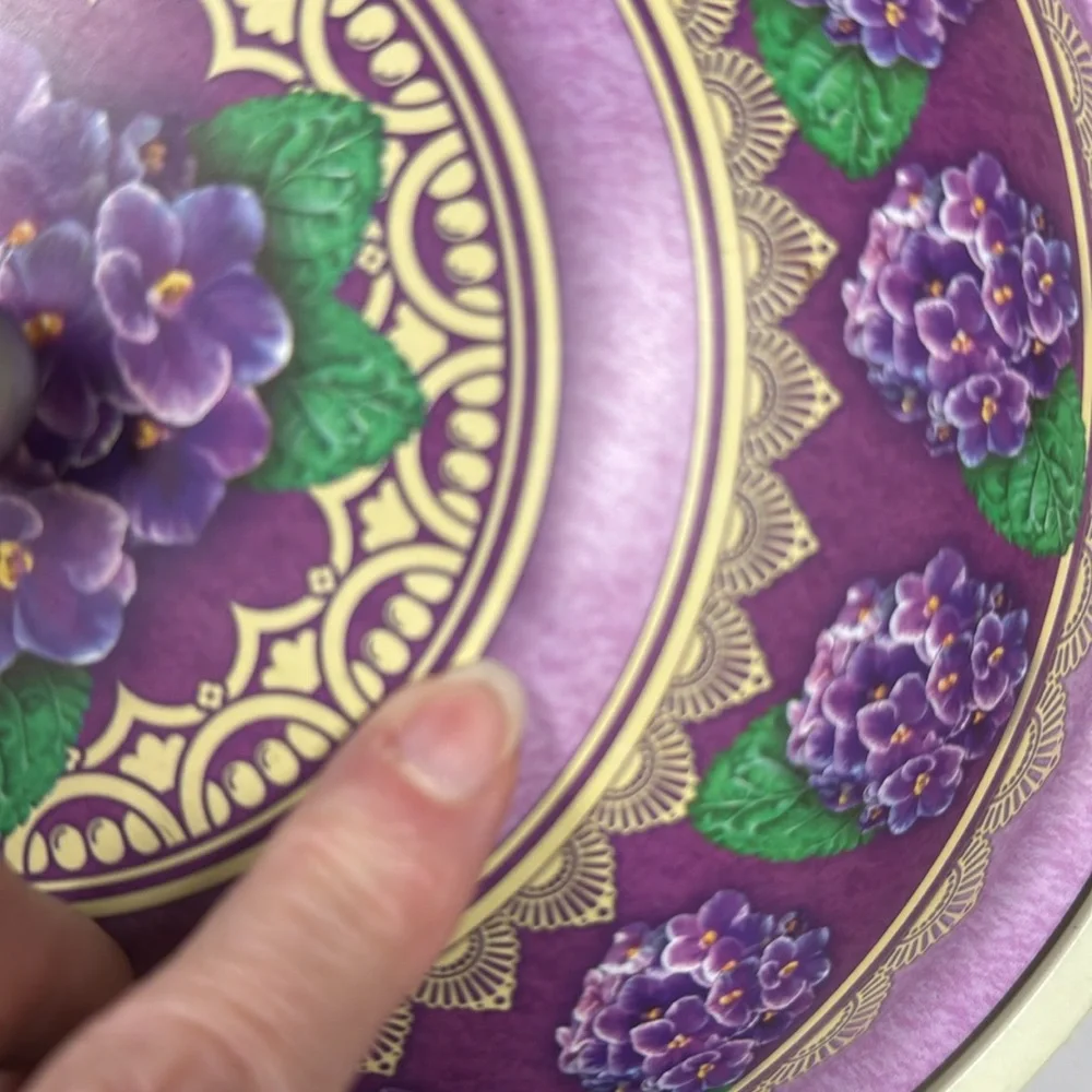 Battastero Pie Keeper African Violet Tin Box by Battistero of Florence Italy 🇮🇹